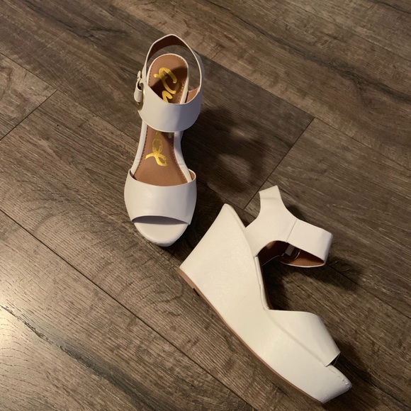 Shoe - Picture 2 of 6